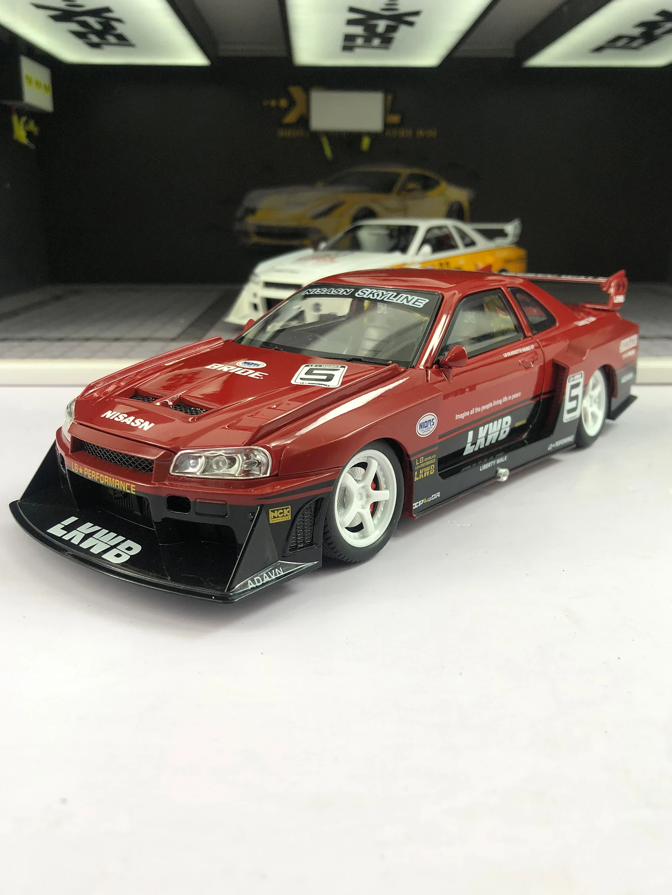 

1:24 имитация модифицированной модели автомобиля из цинкового сплава R34, статическое украшение, металлический коллекционный подарочный автомобиль