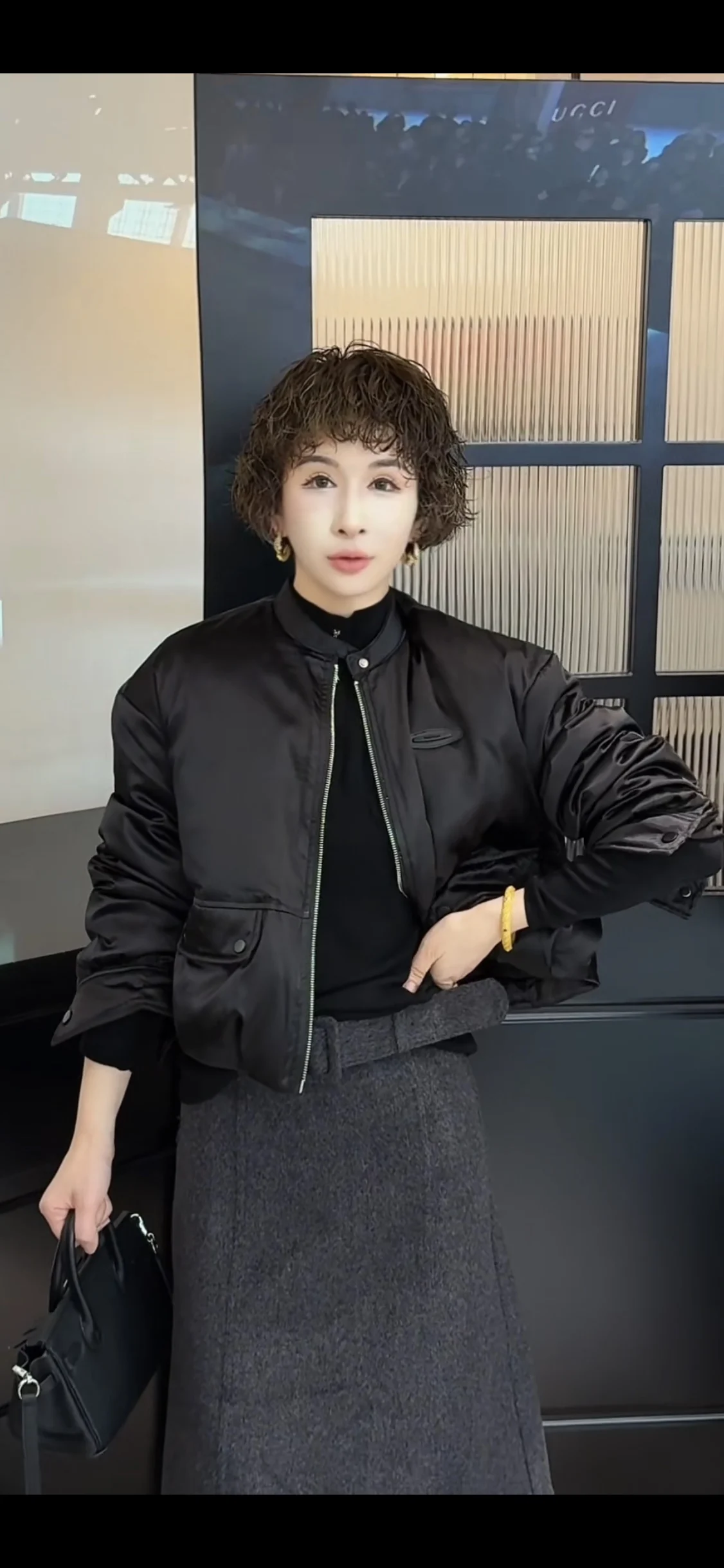 

Зимняя утепленная повседневная свободная модная женская куртка однотонного дизайна 2025 года, новинка, европейский стиль, универсальная, цветная.