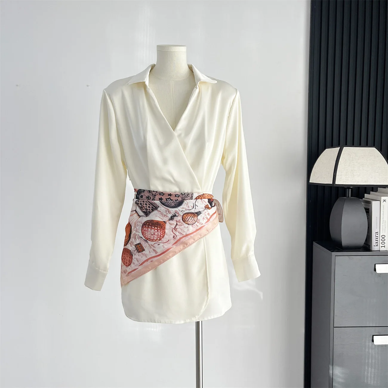 

Textured Shirt Skirt Short Skirt Niche V-neck White Dress