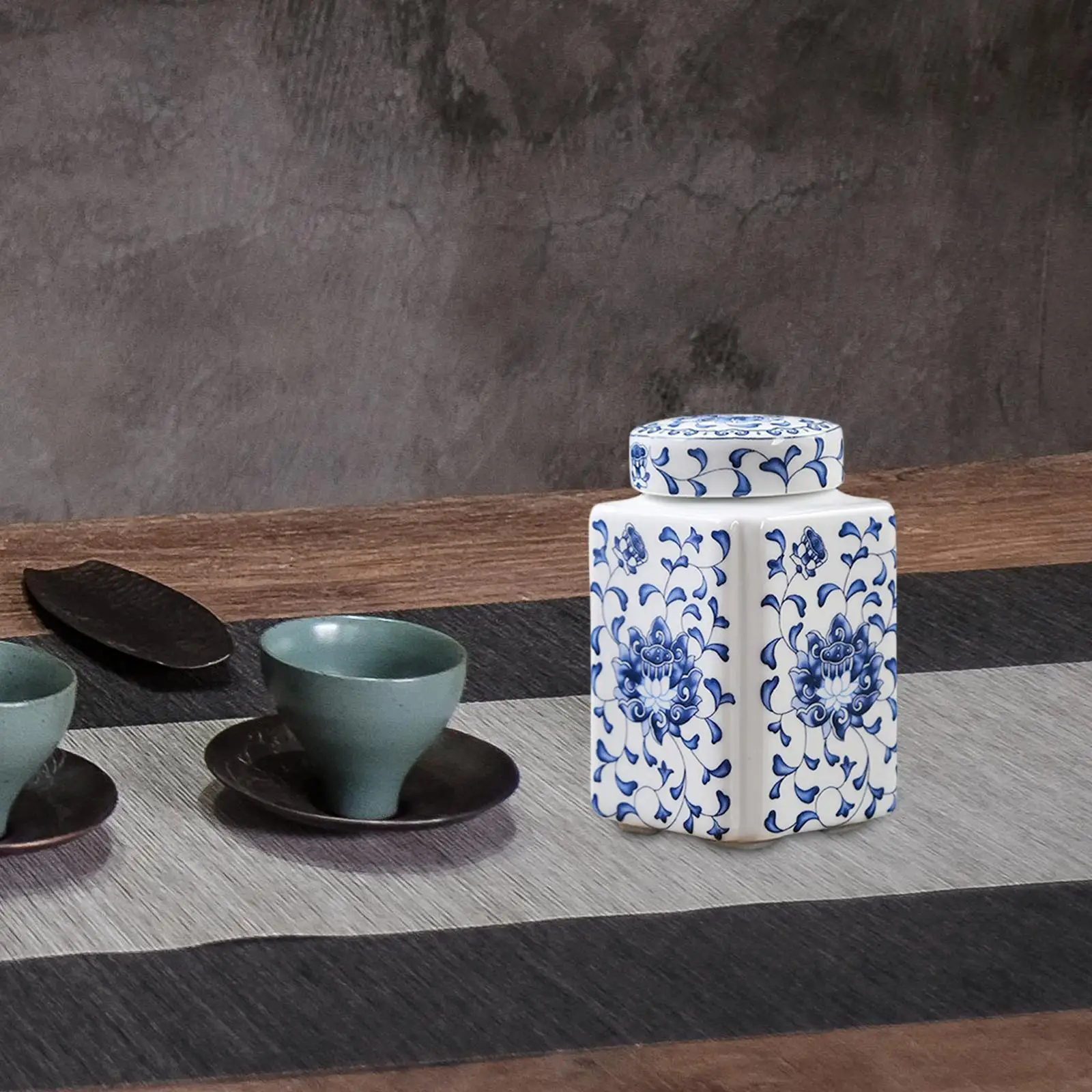 Classic Ceramic Storage Jar Flower Vase with Lid Traditional Porcelain Handicraft for Living Room or Bedroom Decoration