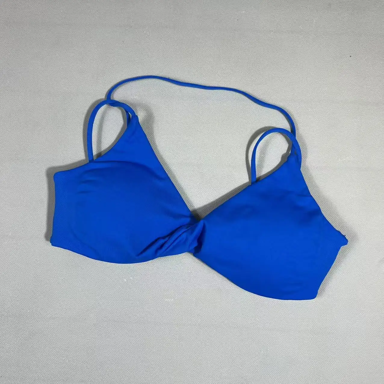 Twisted Front Sports Bra For Women Sexy V-neck Spaghetti Straps Workout Gym Crop Top With Removable Pads Seamless Yoga Bra Tops