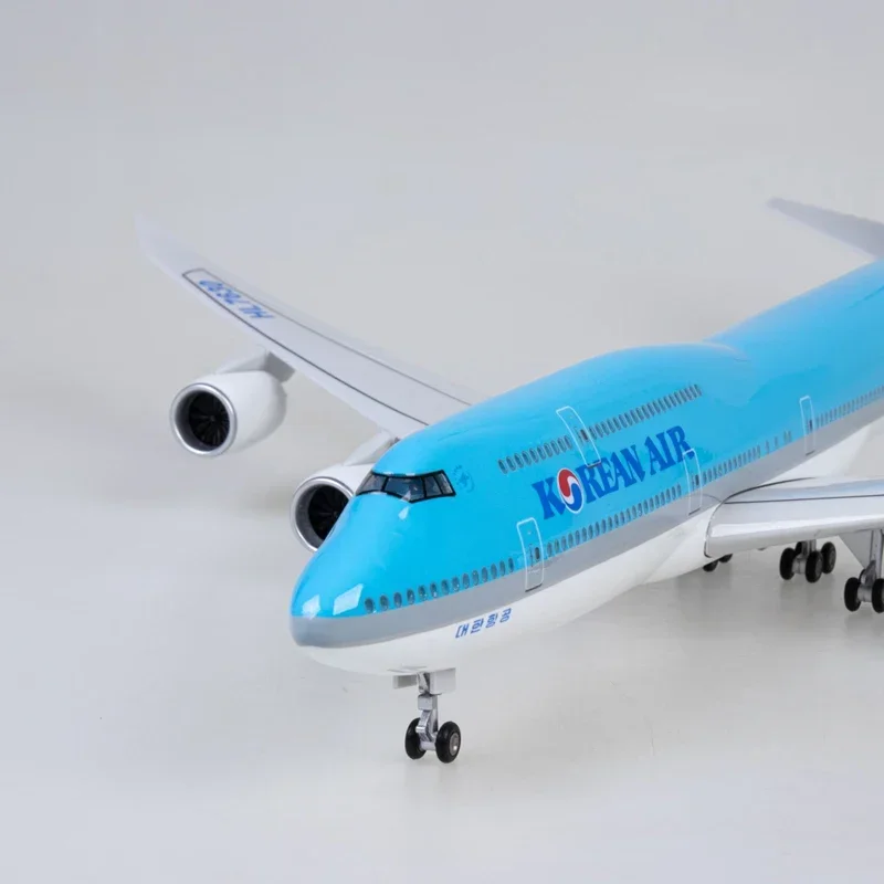 New 1/160 Airplane Korean Air 747 B747-8 Airline Civil Airliner Model LED Light Landing Gear 47CM Plane Model Gifts Display Show