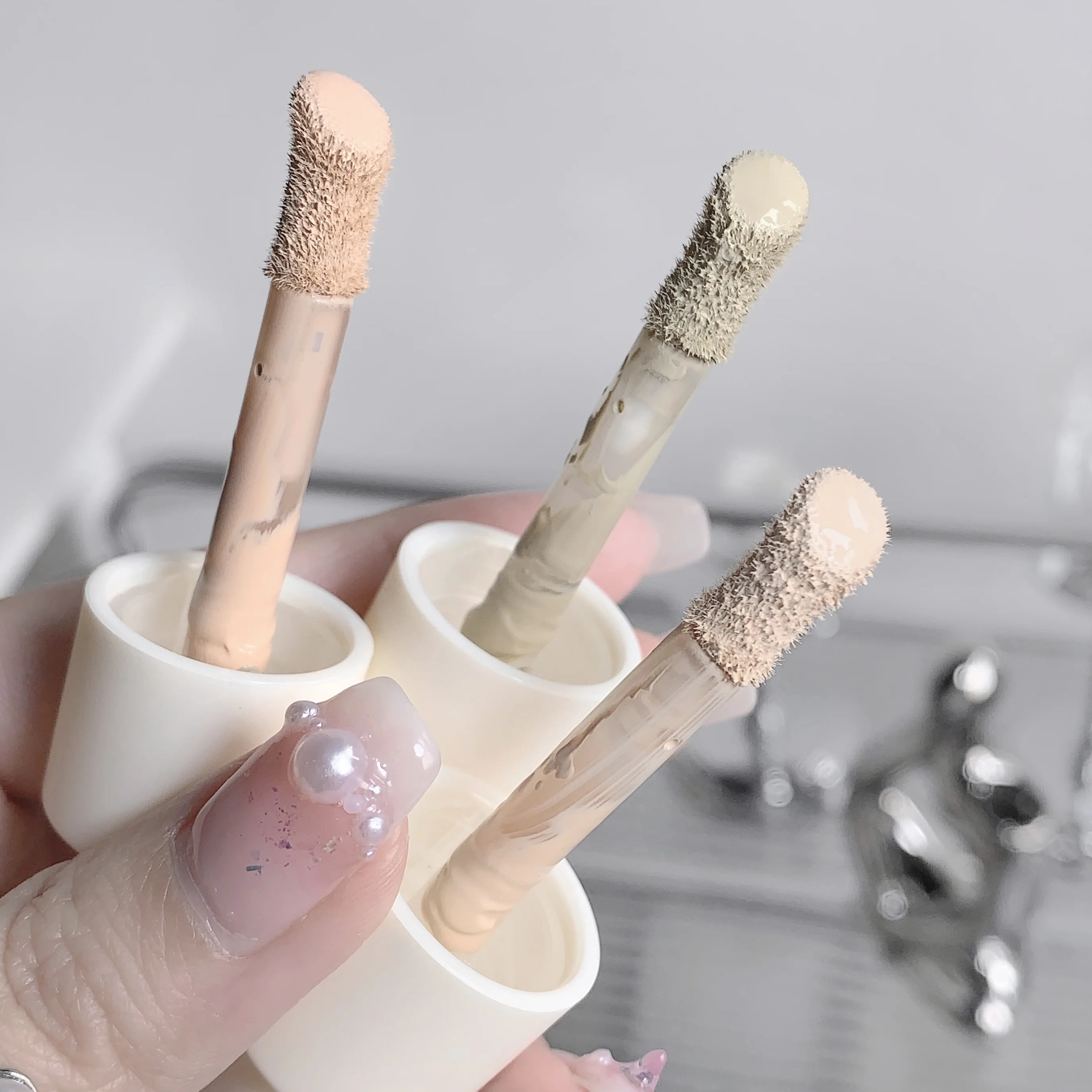 SHAQINUO シームレス コンシーラー 保湿し、しわを防ぎ、クマや涙溝を明るくカバーします。