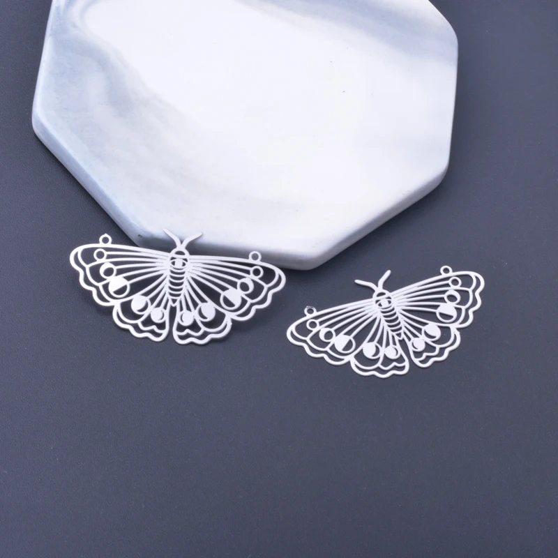 10 Stück Messing-Filigran-Anhänger mit ausgehöhlten Motiven von Motte, Schmetterling und Meerjungfrau, Edelstahl, goldfarben, für DIY-Schmuckherstellung von Ohrringen. – Detail 8