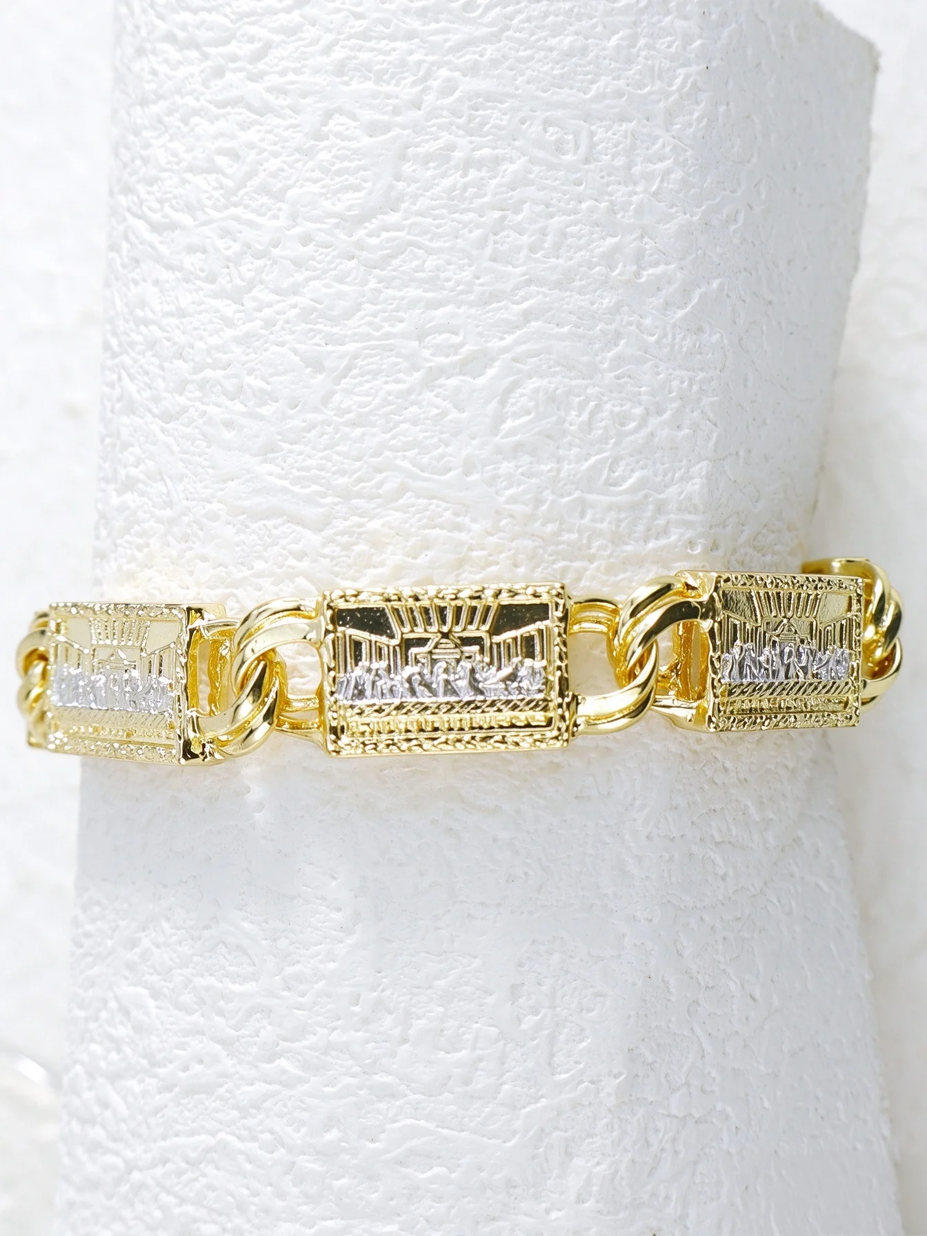 Gold-Plated Last Supper Bracelet 8.0 Inch Long Single Piece of Dinnerware for Fashion Accessories