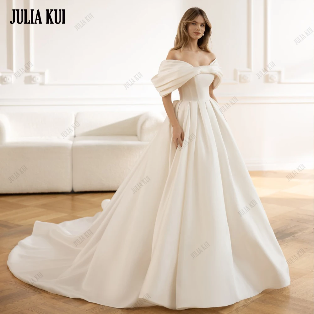 שמלת כדור סאטן מותאמת אישית לחתונה עם גב נמוך, שרוולים מחוץ לכתפיים ואורך עד הרצפה