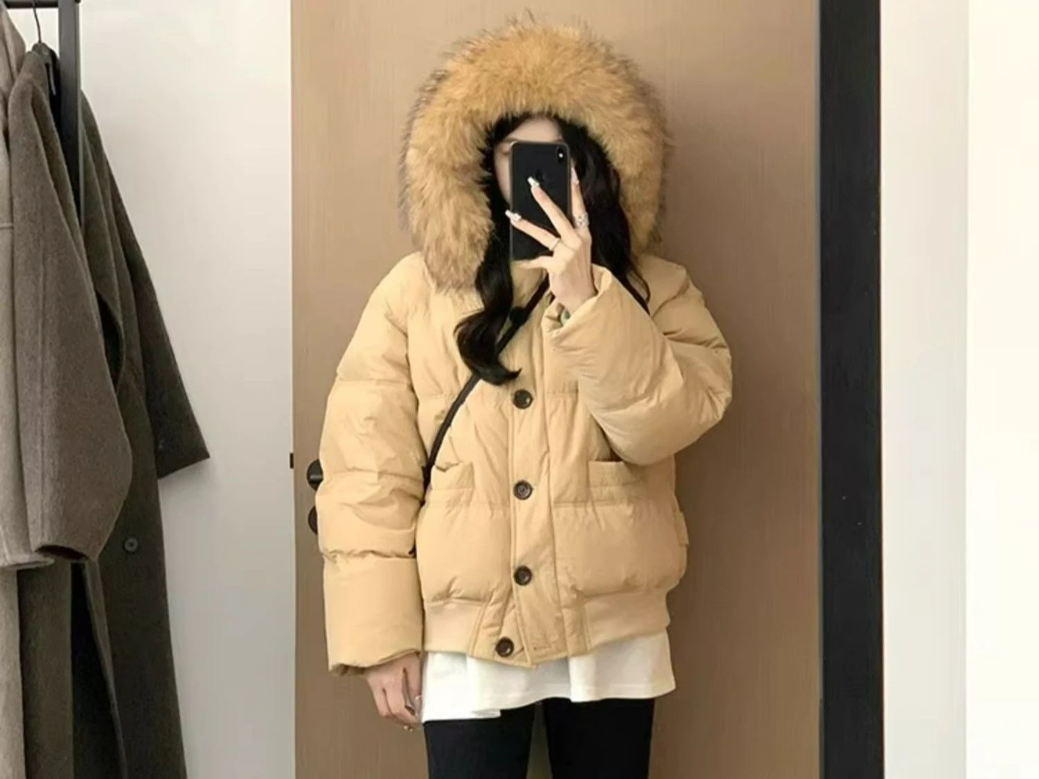 سترة شتوية قصيرة من القطن للنساء كاجوال موضة معطف سميك متعدد الاستخدامات 2025 نمط جديد