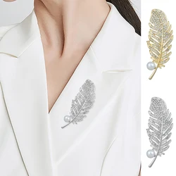 Luxury Rhinestone Metal Feather Brooch Pearl Lapel Pins for Women Sweather Shawl Shirt Jewelry Accessories Gift