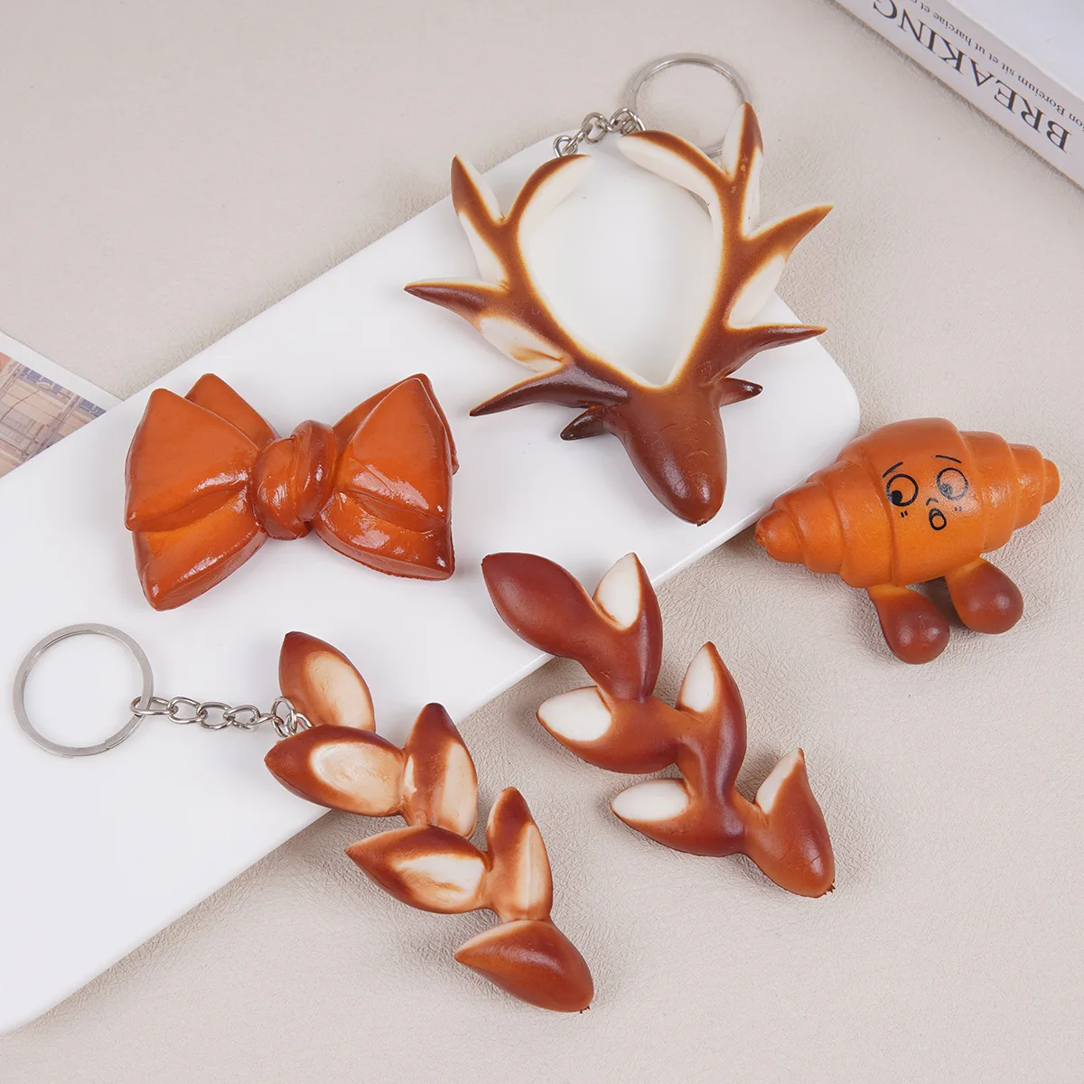 

Fake Bread Alkaline Water Baguette Croissant Bread Dessert Kitchen Scene PVC Simulation Pendant KeychainToy Pendant Decorations