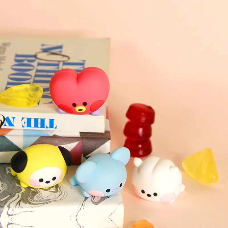 BT21фигурки Kawaii Love Doll Car Computer Monitor Desktop Ornament Cute Cartoon Character Decoration