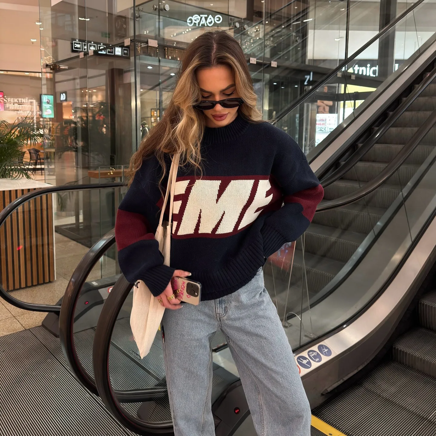 

Knitted Sweater with Letter Pattern Round Neck Long Sleeved High Street Loose Sweater European and American Spicy Girl Style