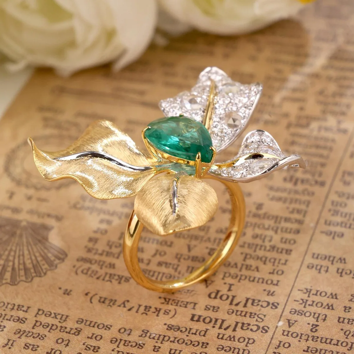 

Luxury High Fashion 925 Silver 1ct Vivid Green Emerald Butterfly Cockail Ring Two-tones Brushed Flower Band Art Jewelry Replica