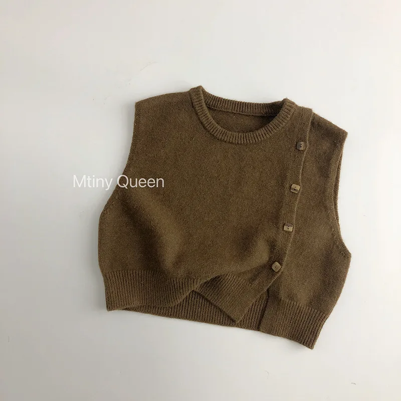 Korean-style children's sweater vests are stylish and trendy, featuring pullover and knitted waistcoats for both boys and girls