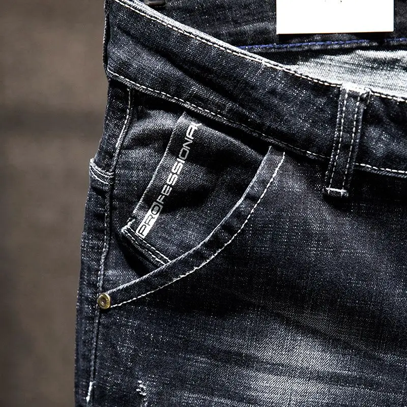 Amerikanische elastische gerade Jeans für Herren, zerrissene, abgenutzte Slim-Fit-Baumwoll-Denim-Hosen, koreanischer Stil, modische Hosen, Herrenbekleidung – Detail 16