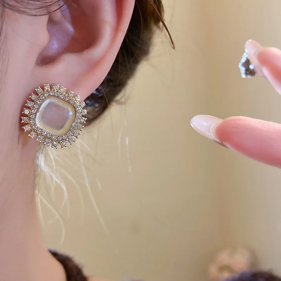 Diamond-Studded Pearl Geometric Silver Stud Earring Set French Vintage Stud Earrings Luxury-Inspired Sophisticated Earring