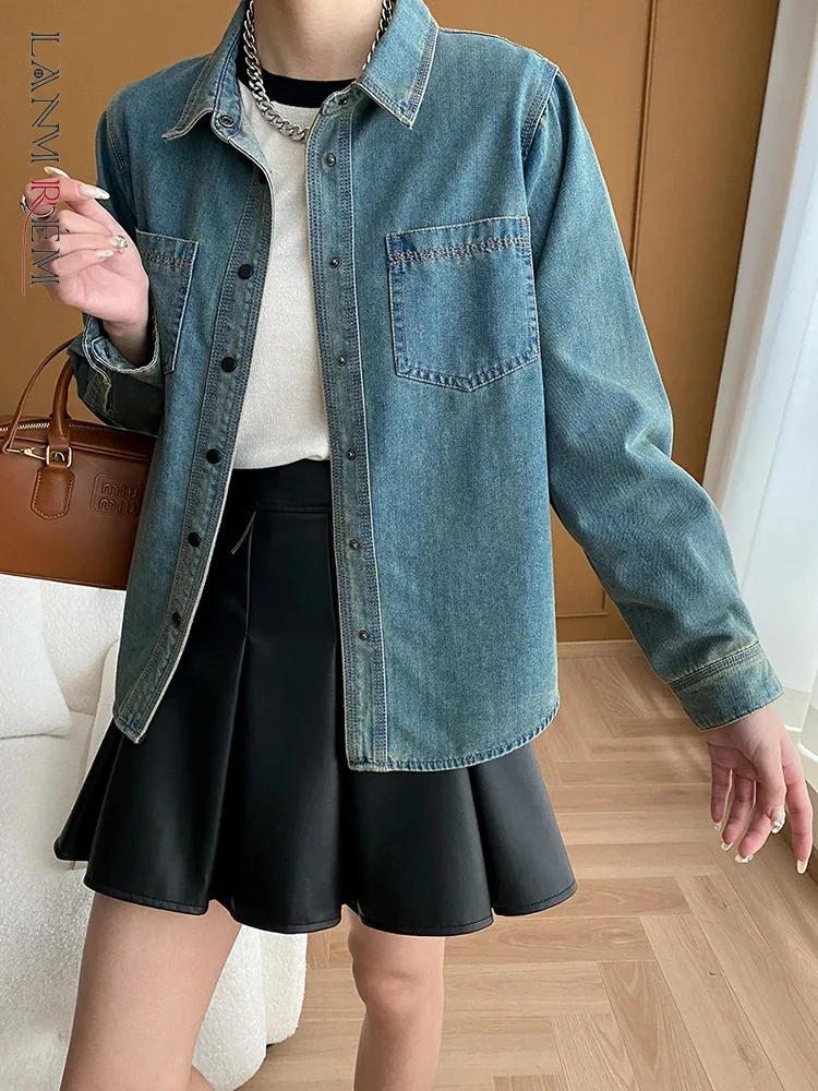 

[LANMREM] Vintage Denim Shirt For Women Lapel Single Breasted Long Sleeve Office Lady Loose Blouse 2024 Autumn New 26C102