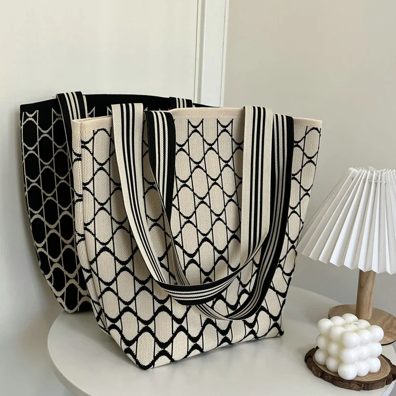 High Quality New Fashion Women Shoulder Bag Black and White Geometric Line Knitted Wavy Tote Bag Large Capacity Plaid Tote Bag