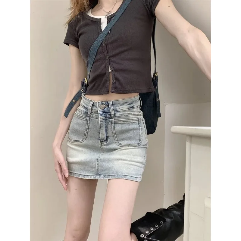 

Женская джинсовая мини-юбка светлого цвета