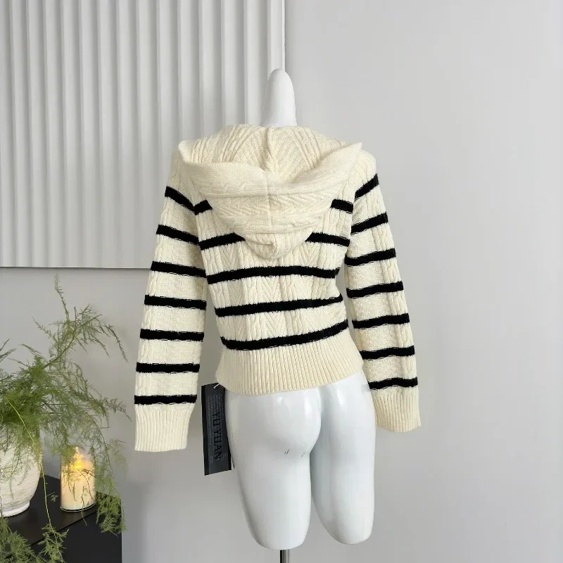 Winter Korean Knitted Sweaters Trendy Y2k Long Sleeve O-Neck Button Design Vintage Sweaters Daily Casual Style 2024 New Clothing