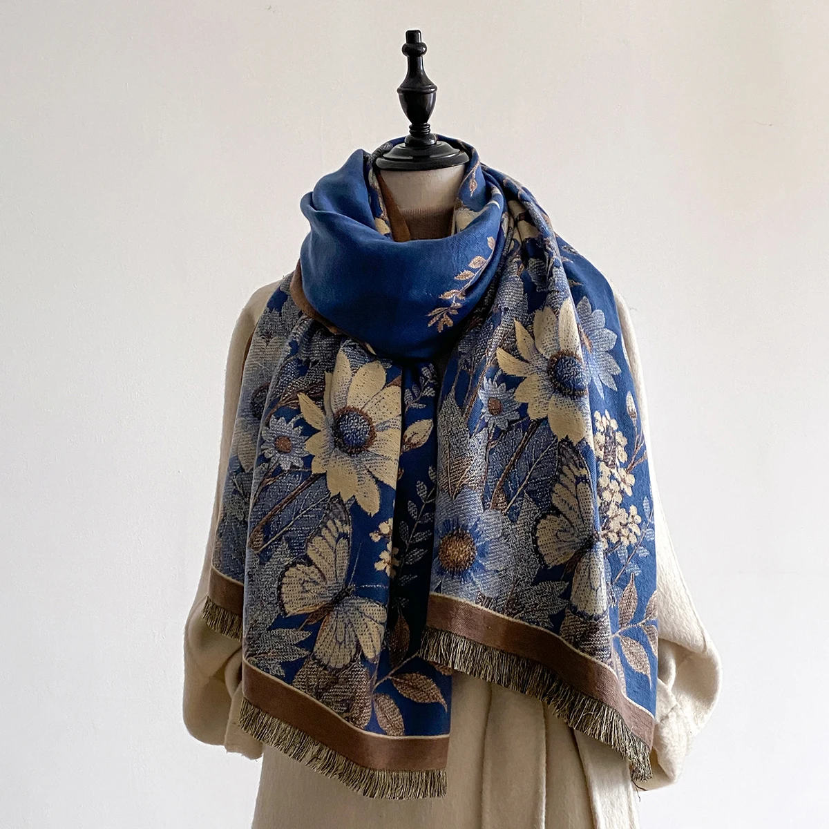 

2025 Новый женский осенне-зимний шарф премиум-класса из искусственного кашемира, шаль-двусторонний жаккардовый платок с высококачественным цветочным дизайном