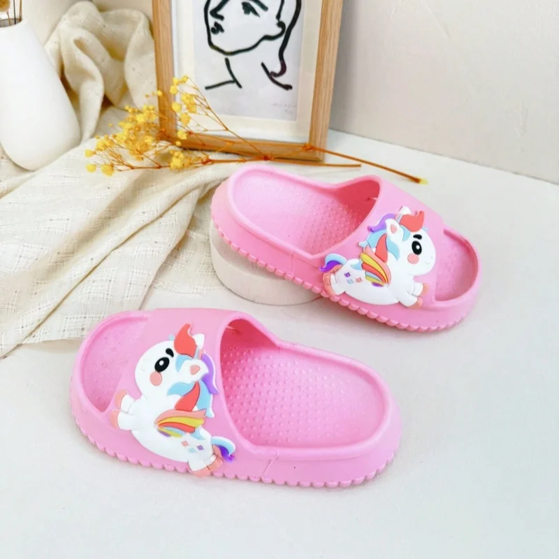 A pair of children's cute colorful wings Tianma slippers cartoon girls slippers waterproof and non-slip breathable home shoes su