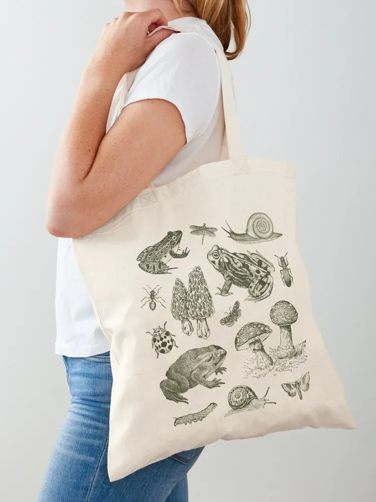 Goblincore Nature Lovers: Vintage Biology of Frogs, Mushrooms, Snails, and Moths for Science and Natural History Fan Tote Bag