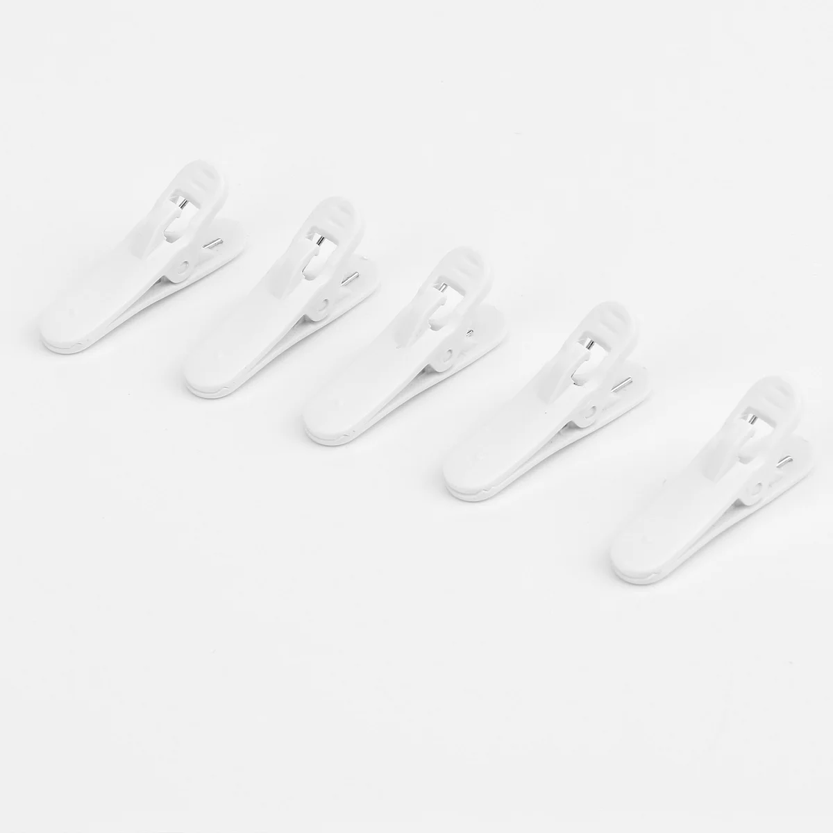 

100Pcs Earphone Cable Clamp Alligator Clamp Plastic Headphone Wire Holder for Mobile Headsets Walkie Talkies Mp3 Fashion Color