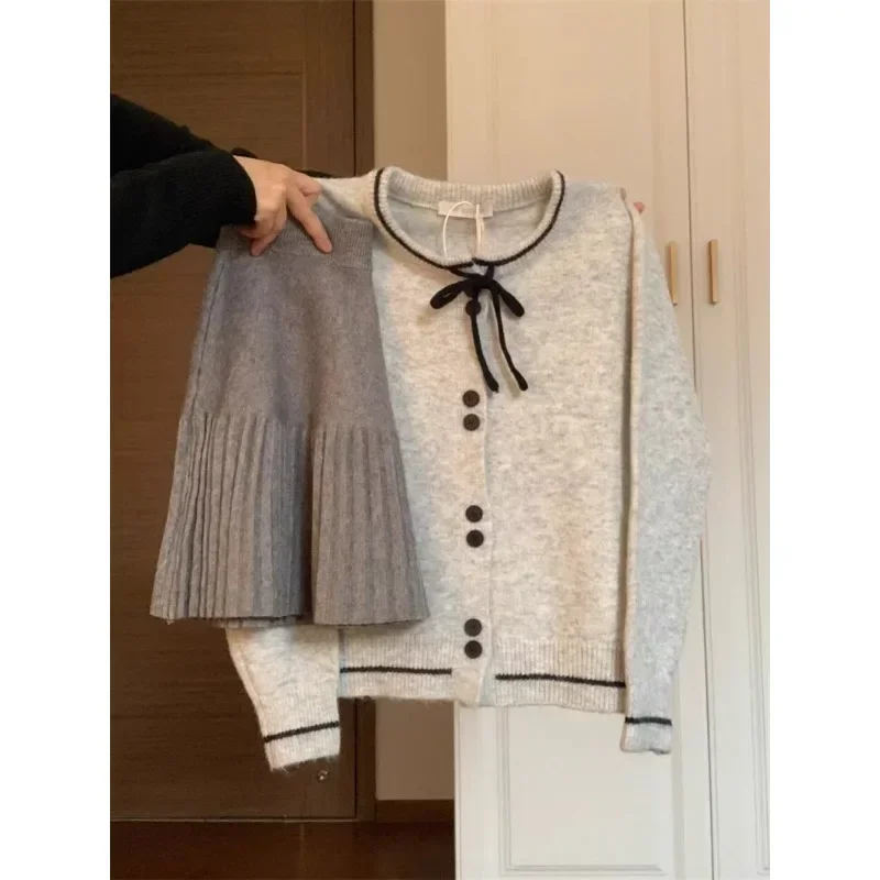 

Women Two-piece Round-neck Sweater Jacket Gentle and Slim-fitting Knitted Cardigan High-waisted Pleated Skirt Age-reducing