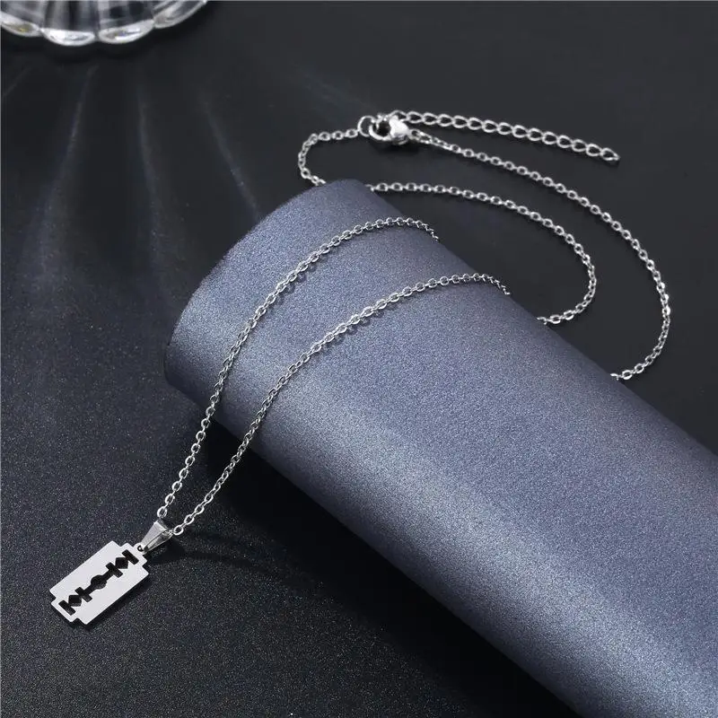 Fashion Silver Color Stainless Steel Razor Blades Pendant Necklaces Men Jewelry Steel Male Shaver Shape Sweater Necklace Gifts