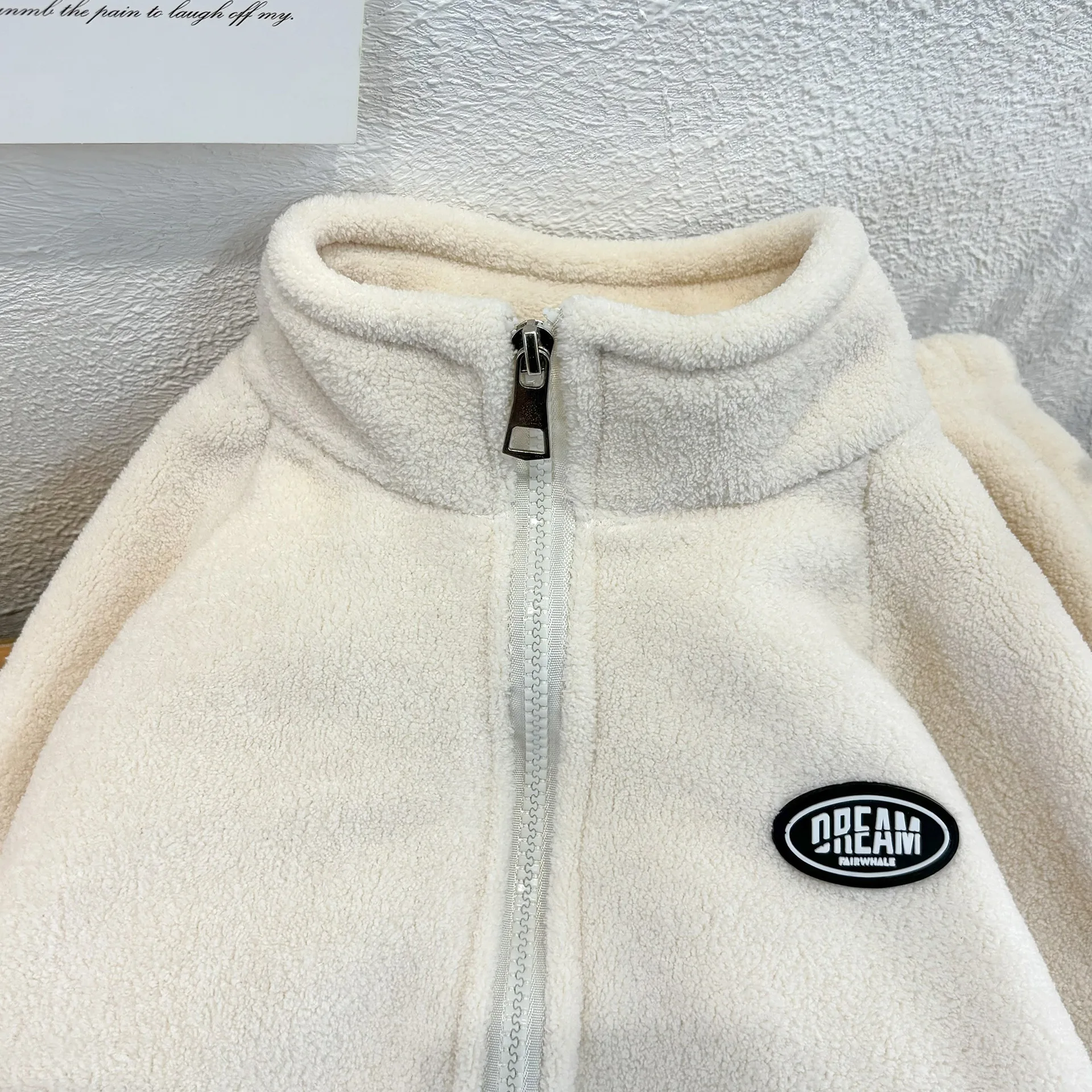 2026 Herbst Winter Lammfell-Sets Baby Jungen Mädchen Einfarbig Plüsch Dick Warm Revers Reißverschluss Mantel+Hose 2-teiliges Kinder Freizeitoutfit – Detail 6