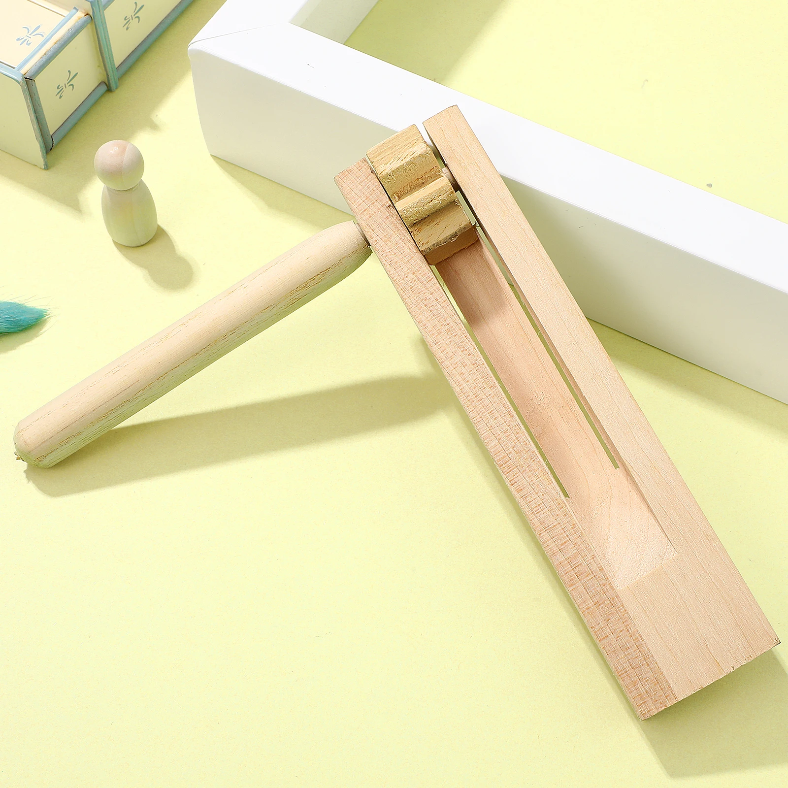 2Pcs Wooden Ratchet Matraca Rotating Hand Musical Instrument Noise Maker Rattle for Kids Hearing Growth Wooden Ratchet