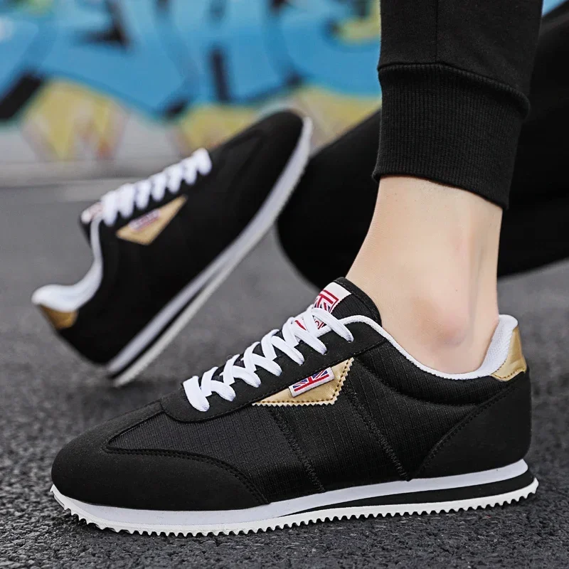 Sznurowane męskie buty do tenisa sportowego na świeżym powietrzu Zapatillas Hombre Lekkie buty do biegania dla mężczyzn Designerskie siatkowe