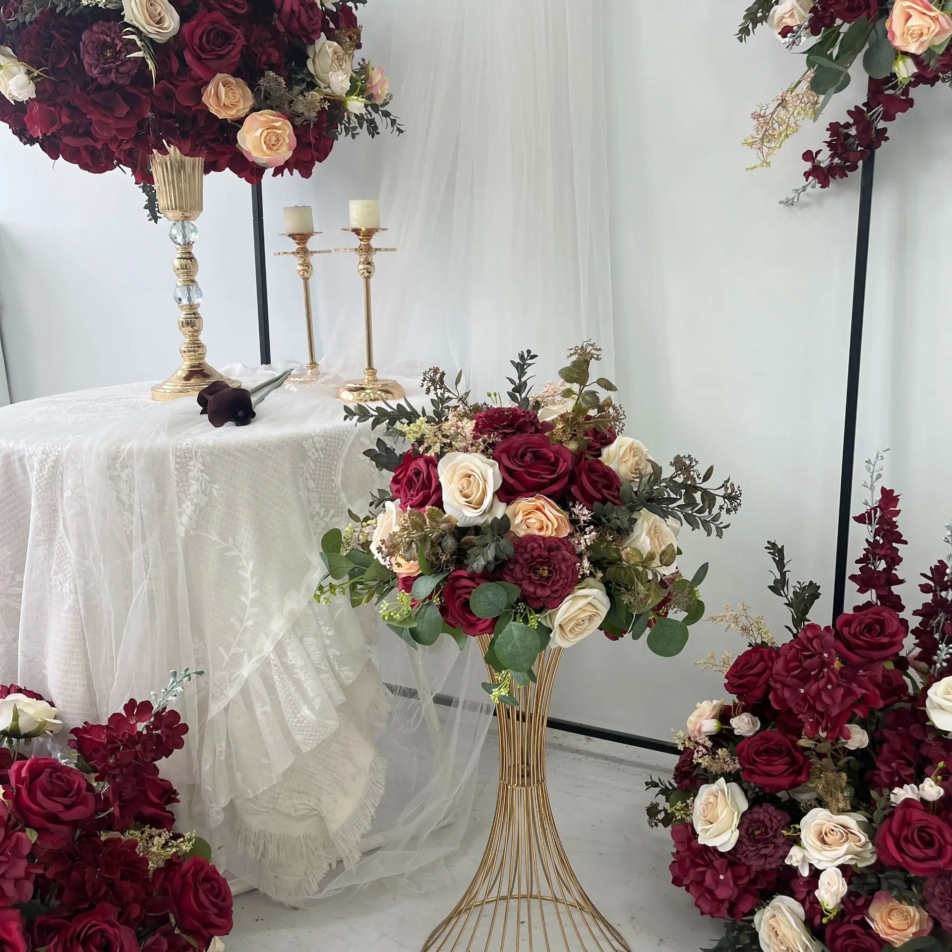 80CM Tiefrote Künstliche Blumenkugel Hochzeits-Hintergrundbogen Blumenarrangement Tischdekoration Event-Party-Dekor für den Großhandel – Detail 5
