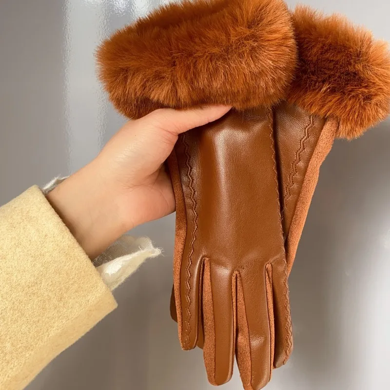 قفازات نسائية شتوية فاخرة من جلد البولي يوريثان معصم ناعم من الفرو الصناعي أساور عصرية أنيقة للحفلات شاشة لمس دافئة لركوب الدراجات