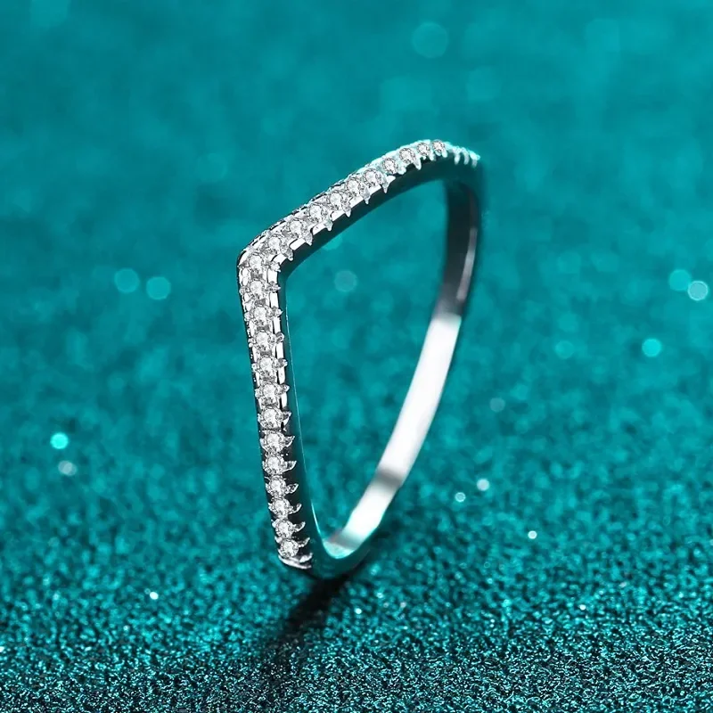 

2024 Fashionable and Elegant Mosang Stone Ring 925 Sterling Silver Women's Ring Group Set with V-shaped Ring Stacked Crown