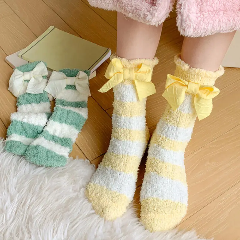 Calcetines de esquí peludos y cálidos para mujer, calcetines gruesos térmicos suaves y esponjosos, zapatillas de moda bonitas, calcetines para dormir en el suelo del hogar, forro polar Coral