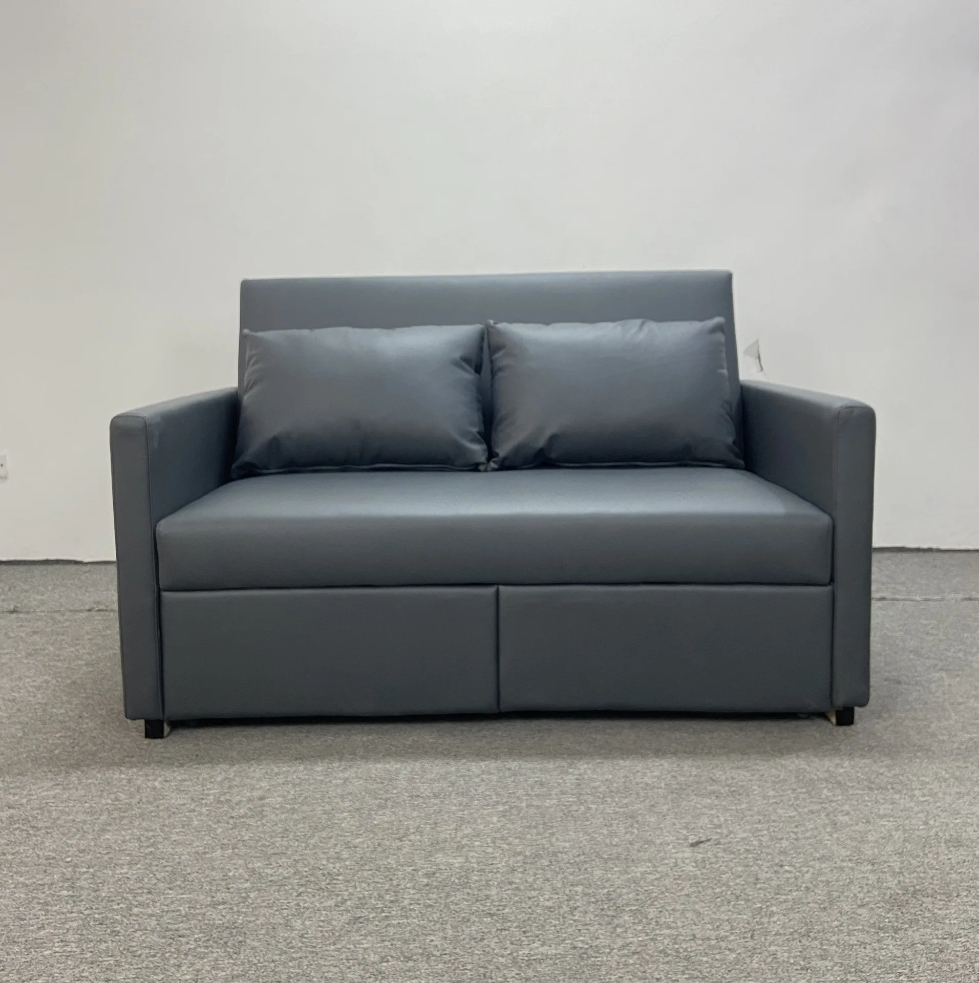 Składana, rozkładana skórzana sofa dwuosobowa 1,3 m do małych przestrzeni