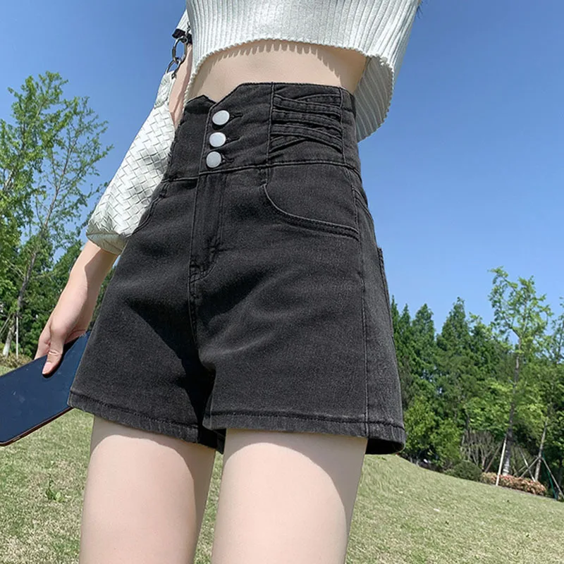 

Elastic versatile retro high-waisted denim shorts for women2023New YearaSlimming three-button design hot pants