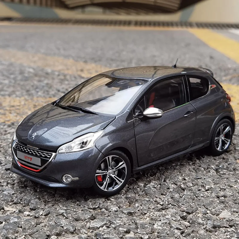 

Коллекционные модели автомобилей из сплава 1/18 GTi 208, масштаб 2013