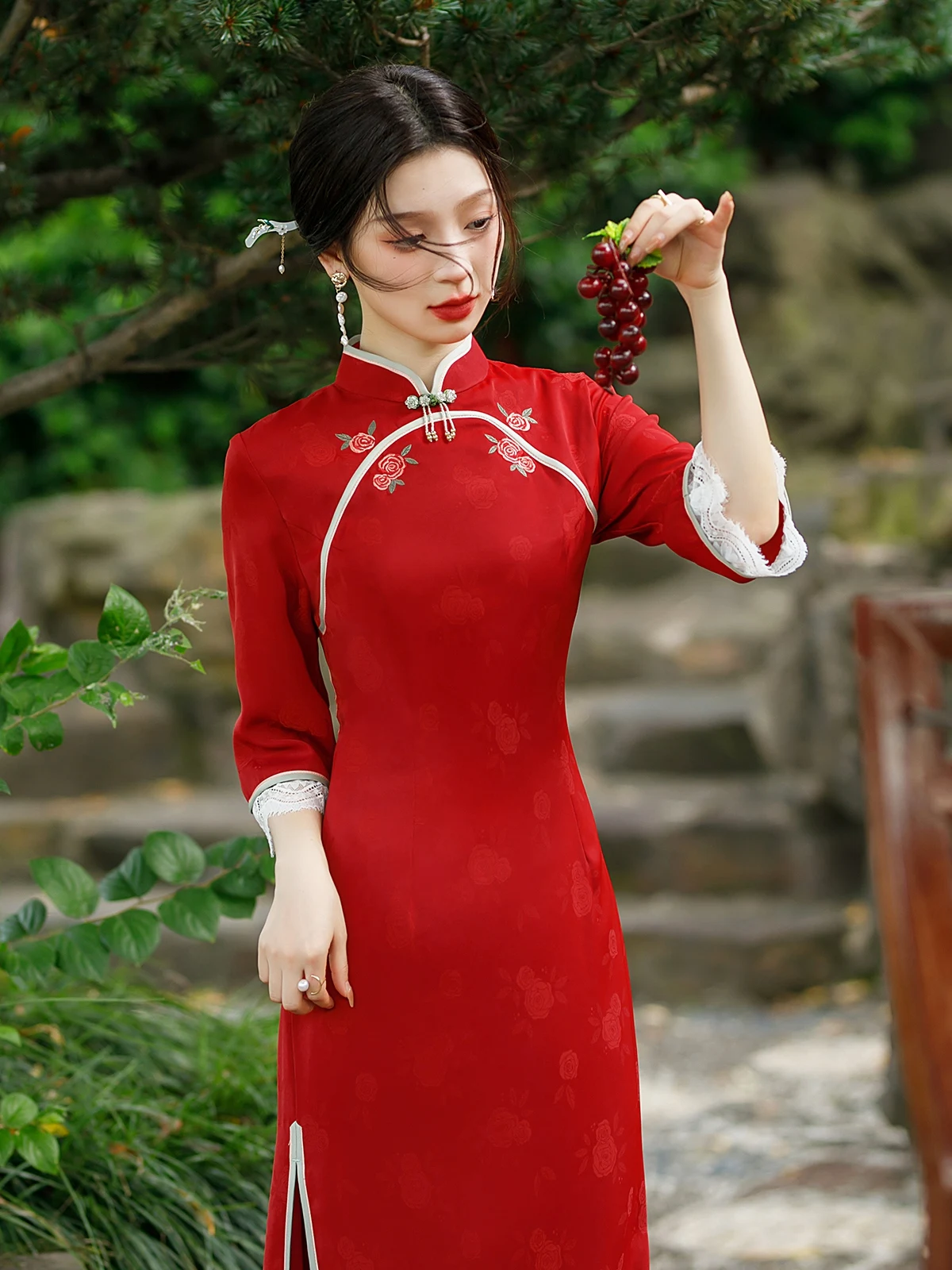 Young New Chinese Style Red Embroidery Cheongsam High-End Temperament Toast Dress Bride High Sense Autumn and Winter