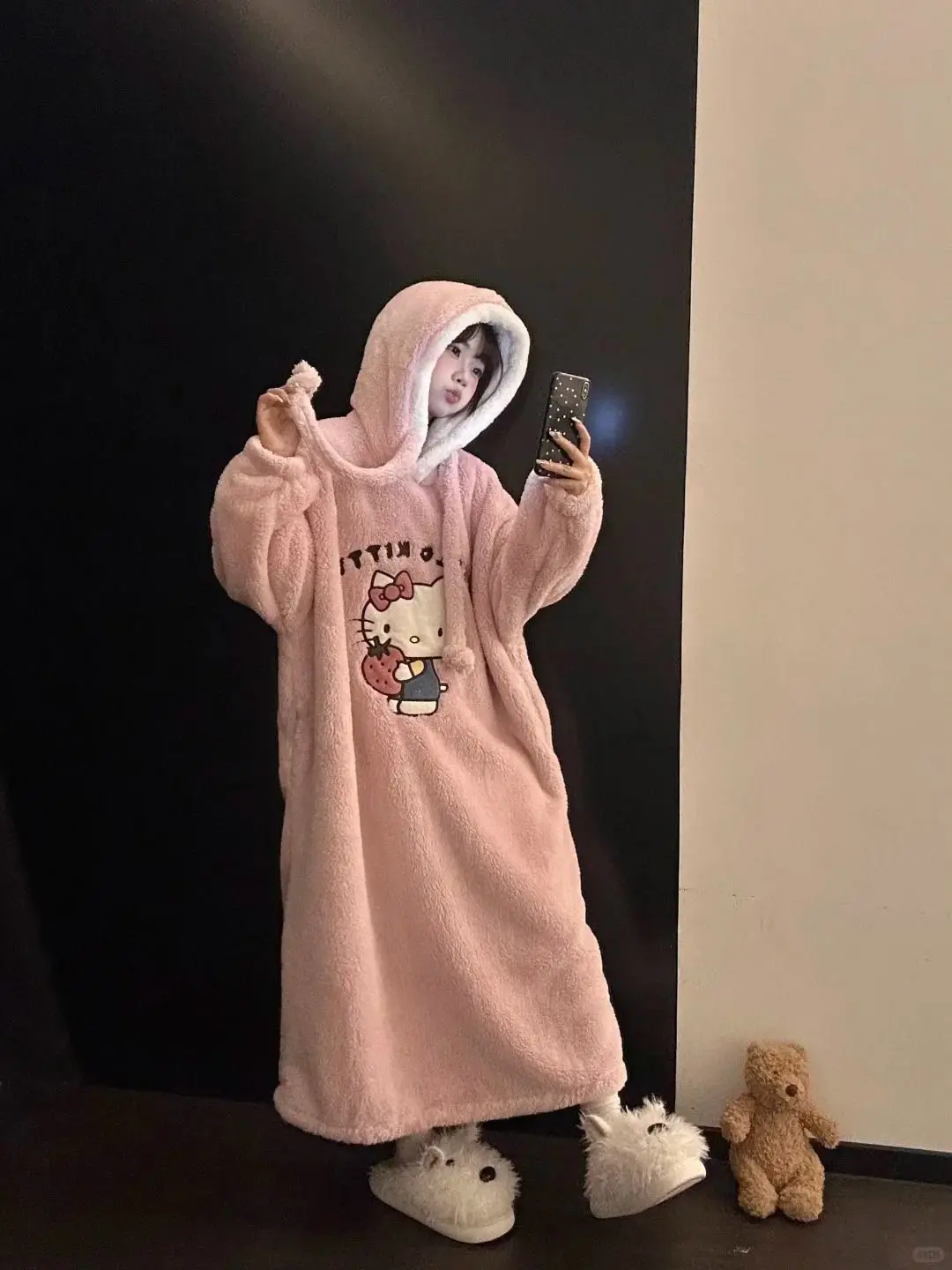 رداء Hello Kitty النسائي لشتاء 2025 من الصوف المرجاني قطيفة كاواي ملابس نوم مريحة ورائعة ملابس منزلية ناعمة ودافئة #3