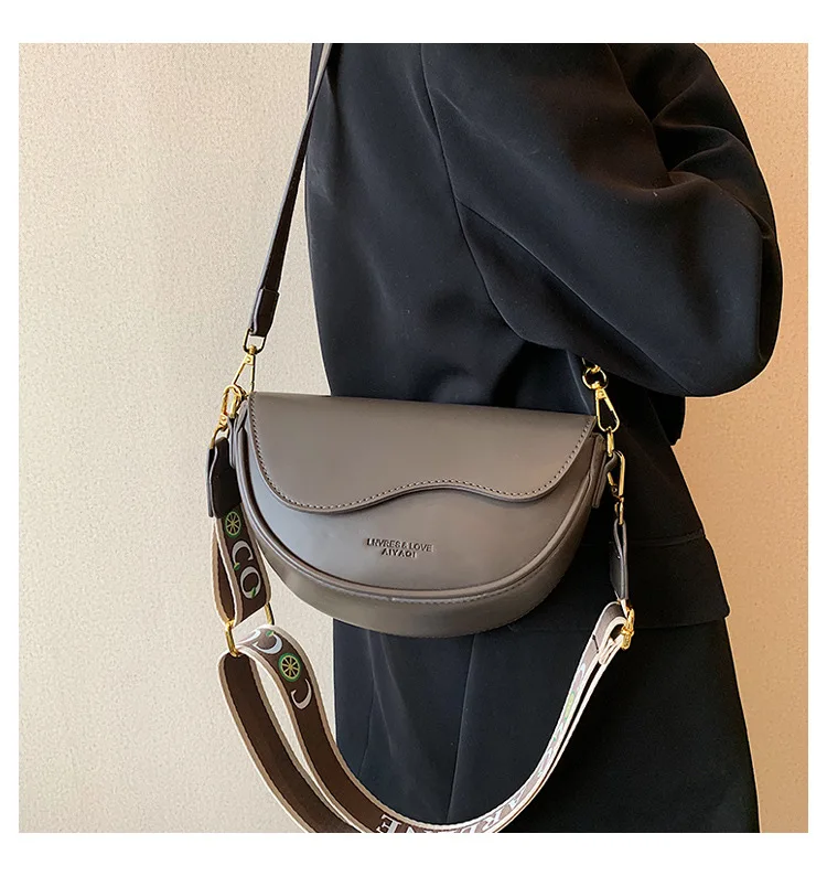 Famous brand design bags for women 2023 new luxury bolso replica Fashion Retro Handbag Female Shoulder Bag chain Saddle bag