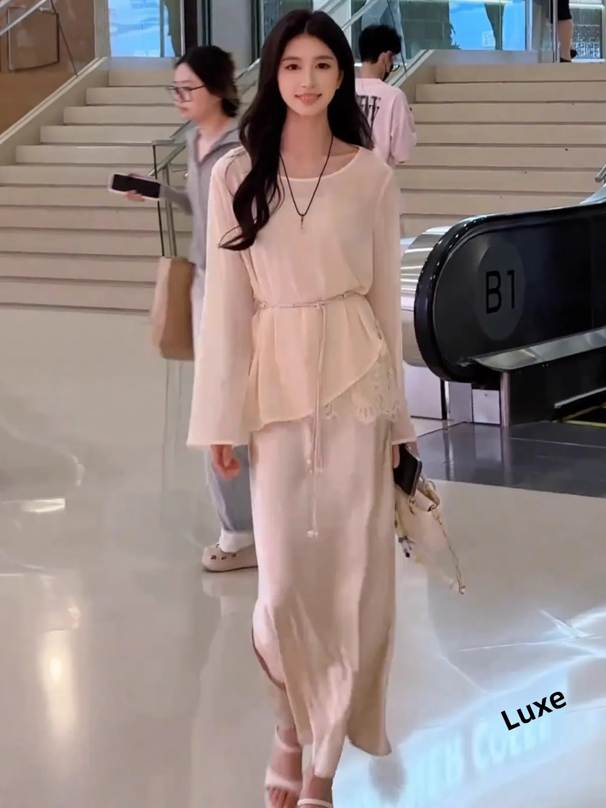 

Летний кружевной комплект для похудения с длинной юбкой-крытием Sve, свободный модный комплект из двух предметов, женская одежда