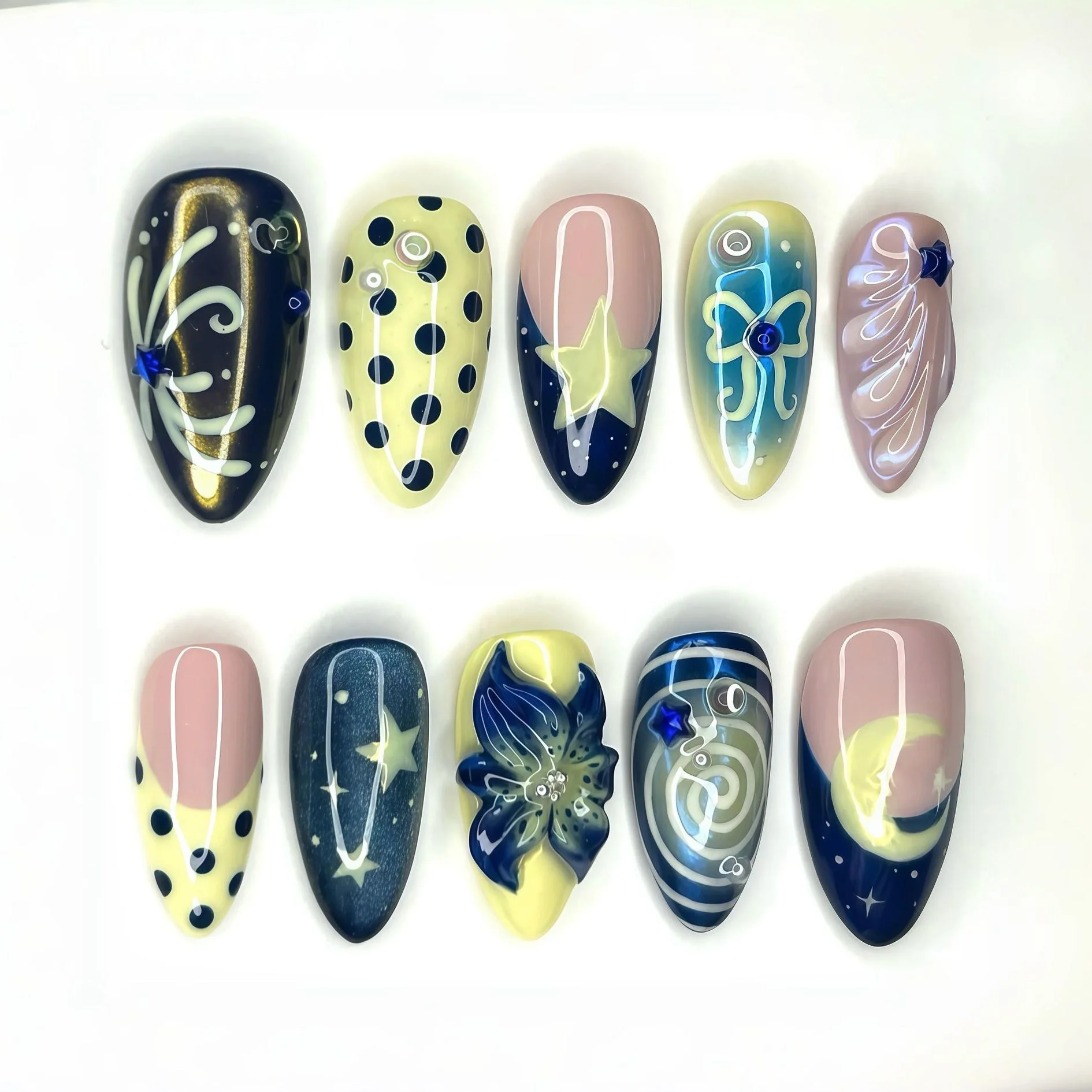 30pcs Y2K Cute Press On Nails Moon Star Polka‑Dot 3D Flower Bow Rhinestone Fake Nail Short Almond False Nail for Women&Girl