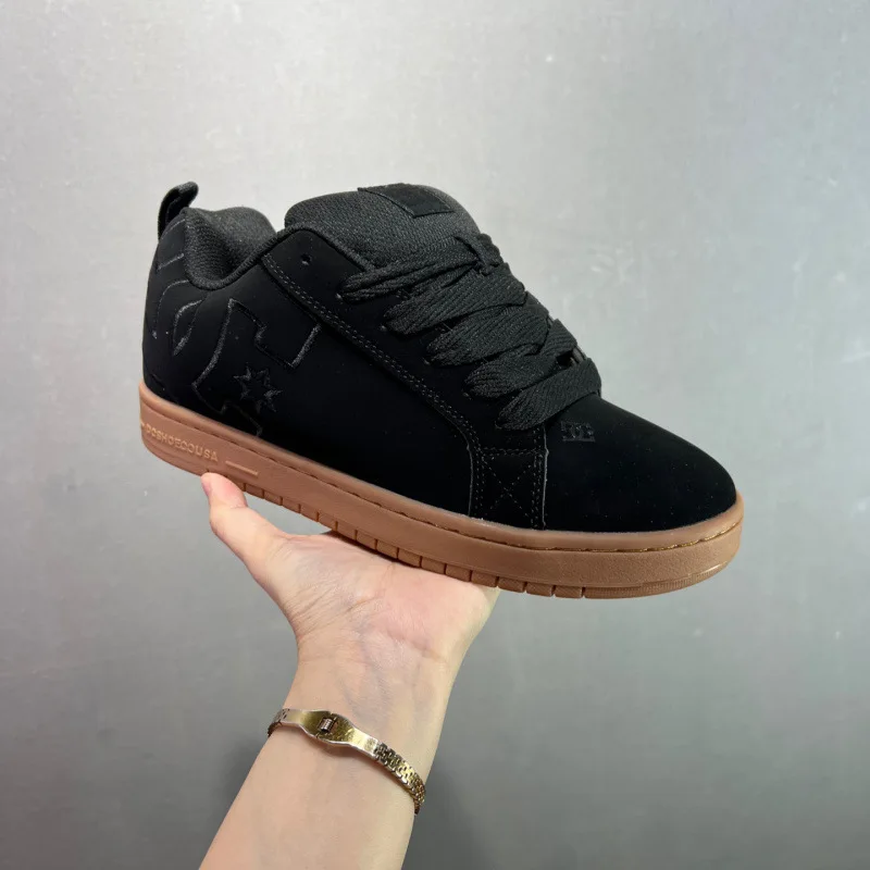 Unisex Wide Fit Flat Sole Skate Shoes Breathable Mesh Lightweight Big Size Casual Street Trendy Sneakers