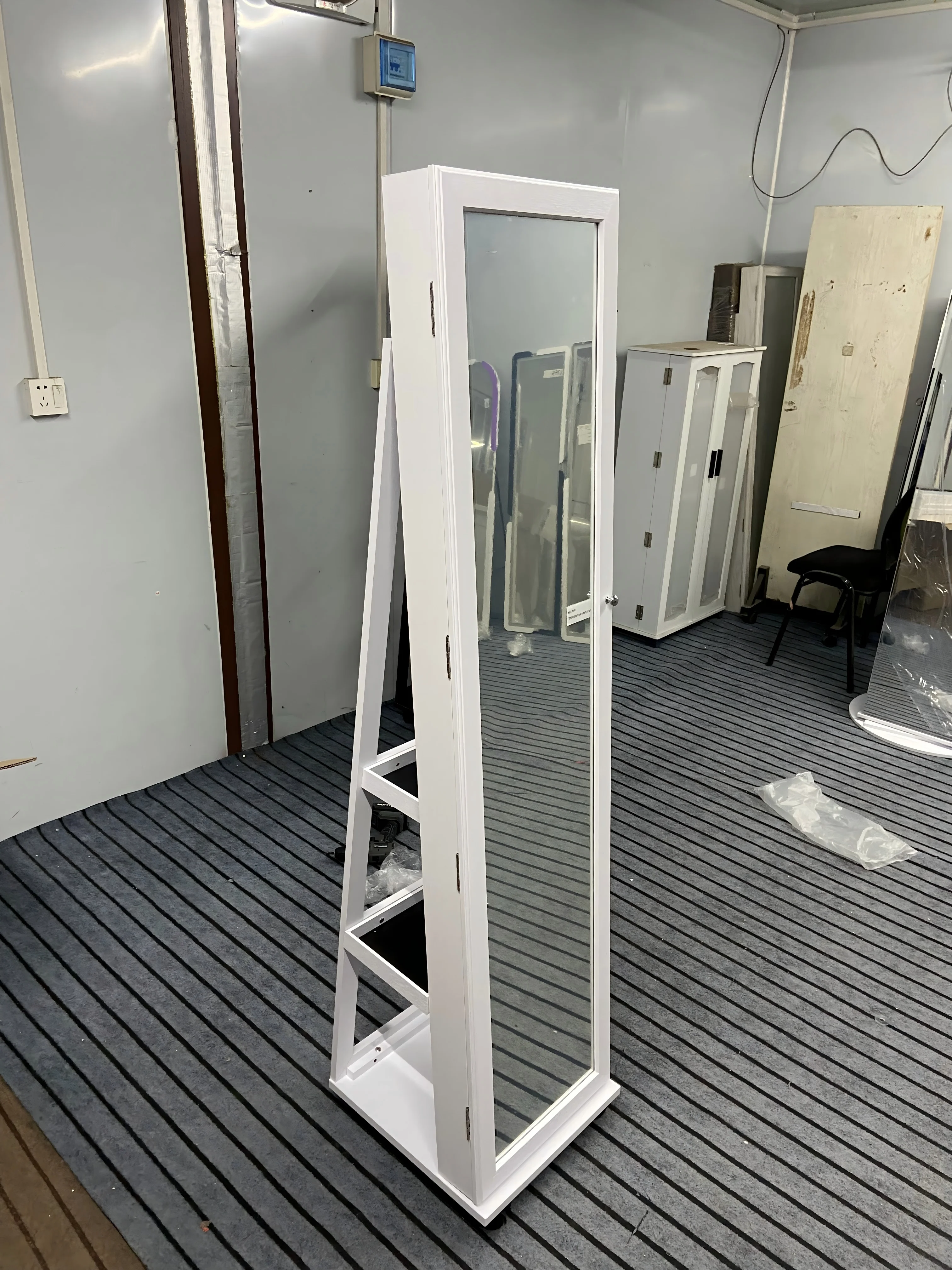 JDPAG مرآة كاملة الطول مع مساحة تخزين للمجوهرات، 360 درجة ° خزانة مجوهرات دوارة قائمة مع أضواء منظم خزانة مجوهرات قابل للقفل