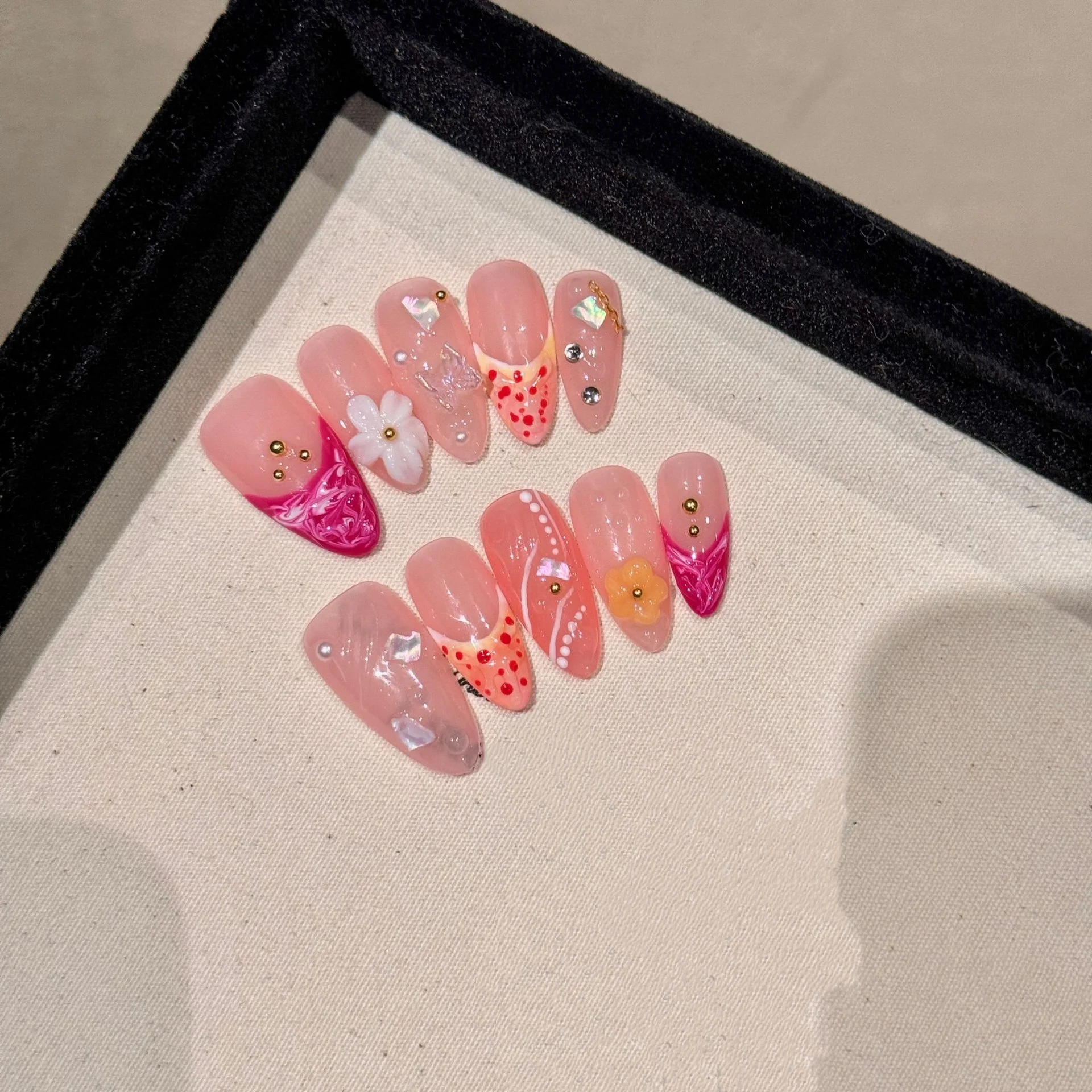 

10Pcs Polka Dot French Press on Nails Flower Butterfly Rhinestone Handmade False Nails Mid-length Almond Reusable Fake Nail Tip