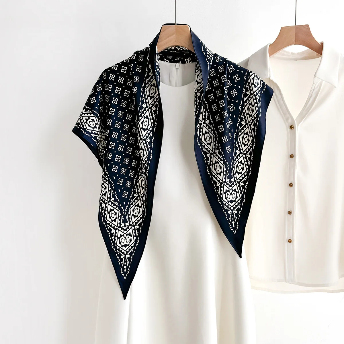 Retro Printed Square Scarf For Women Soft Stain Scarves Bandanas Luxury Hijab Neckerchief Elegant Shawl Wraps