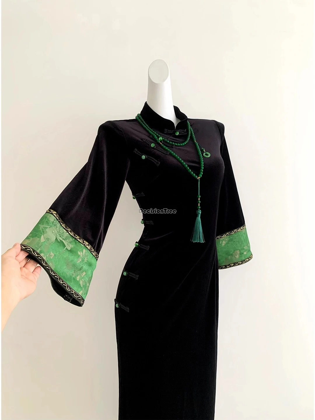 

2025 black autumn winter chinese national style women elegant cheongsam improved velvet stand collar half sleeve slimming qipao