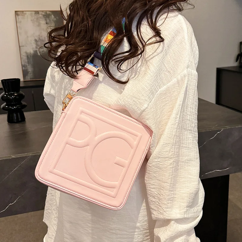 

2025 Spring New! Solid Color Square Bag, Street Alphabet Design, Trendy Women's Shoulder/Crossbody